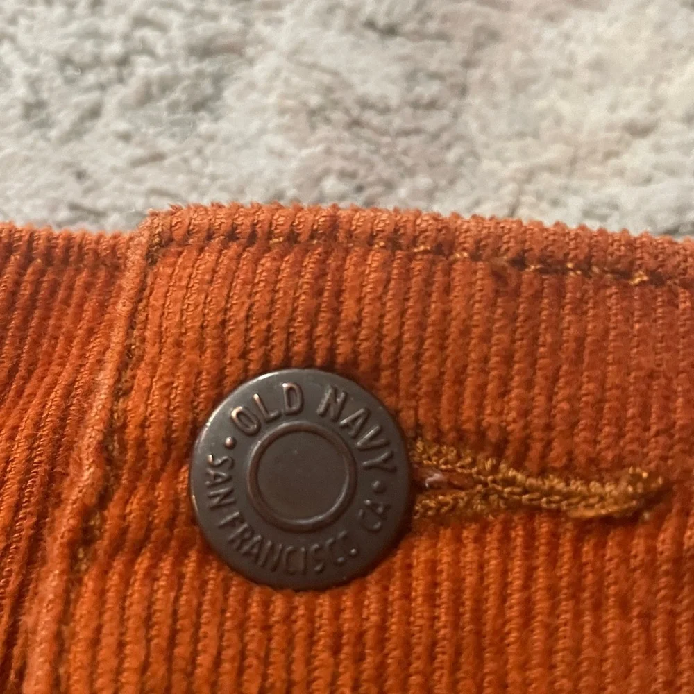 Old Navy Rust Corduroy Mini Skirt. 
Size 16. - Picture 4 of 10